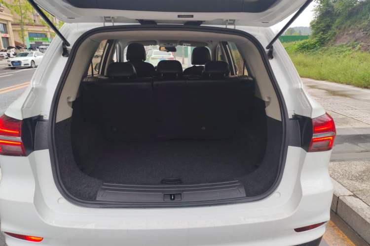 Used Roewe RX5 2016 20T Two-Wheel Drive Automatic Internet Smart Edition
