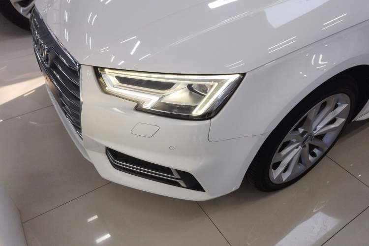 Used Audi A4L 2018 30th Anniversary Edition 40 TFSI Fashion Model
