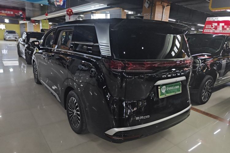 Used Denza D9 2022 DM-i 1040 Prestige Model
