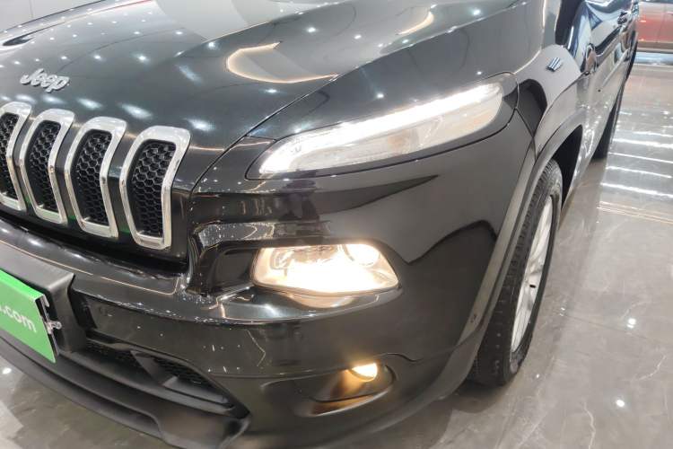 Used  Cherokee 2017 2.0L Superior Edition
