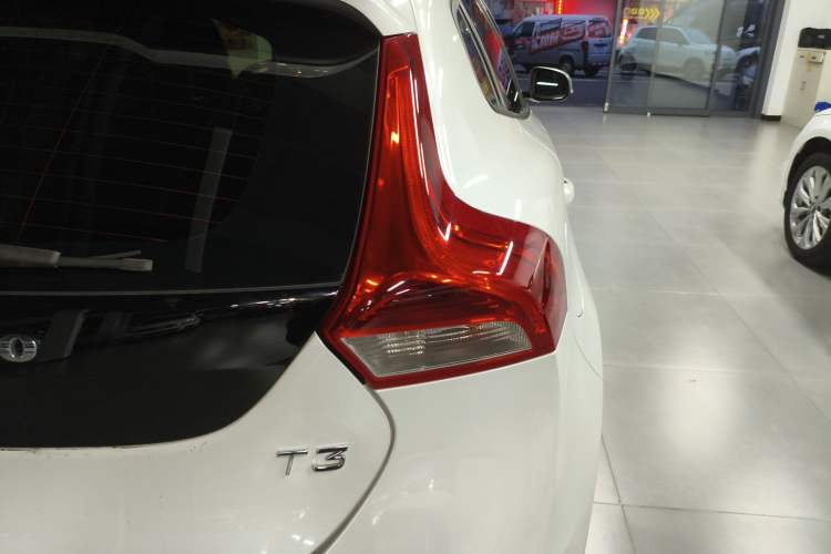 Used Volvo V40 2016 T3 Zhiyi Edition
