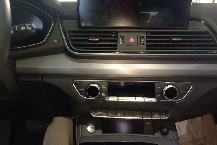 Used Audi Q5L 2022 40T Fashionable and Dynamic Model
