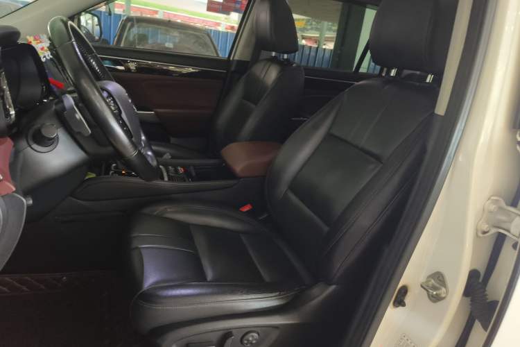 Used GAC Trumpchi GS8 2017 320T Two-Wheel Drive Luxury Smart Connectivity Version (7 Seats)
