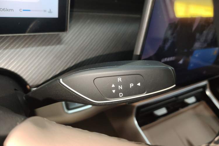 Used Chery Tiggo 8 L 2024 2.0T Two-Wheel Drive Luxury Edition 5 Seats