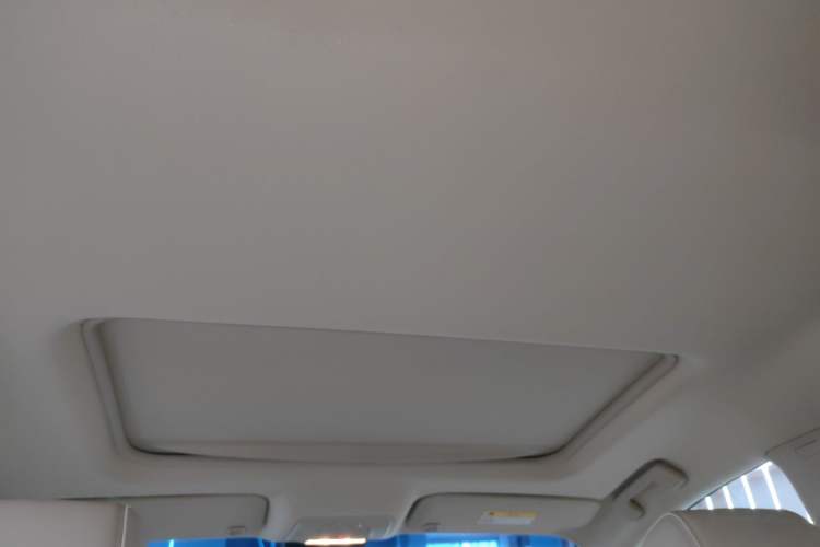 Used Buick GL8 2023 Facelifted Land Cruiser Executive Luxury Version
