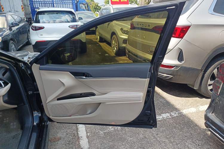 Used Toyota Camry 2019 Revised Version 2.0G Luxury Edition
