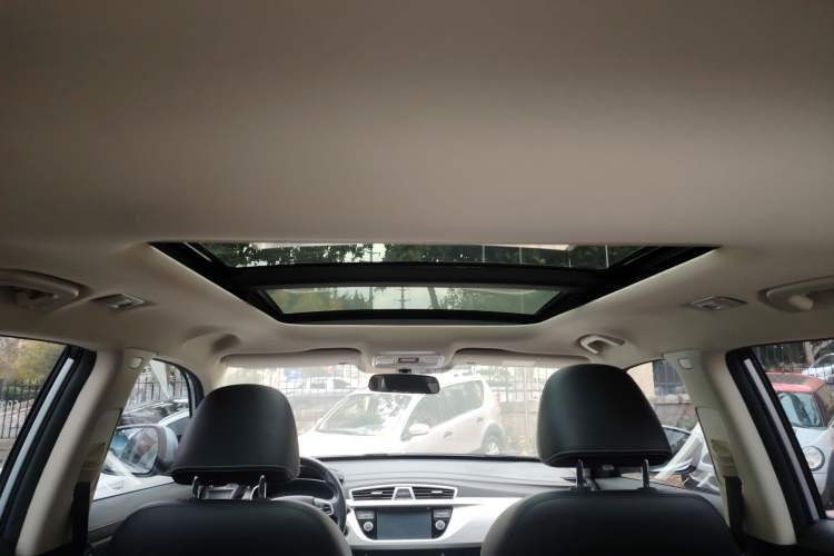 Used Geely Auto Emgrand X7 Sport 2020 1.8TD DCT Two-Wheel Drive Smart Connect 4G-Enabled Version
