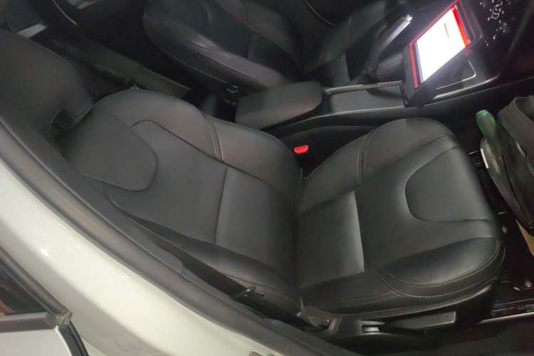 Used Volvo V40 2016 T3 Zhiyi Edition
