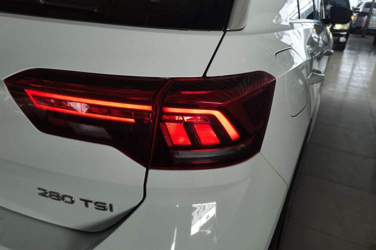 Used Volkswagen T-ROC 2021 280TSI DSG Two-Wheel Drive Elite Connect Edition
