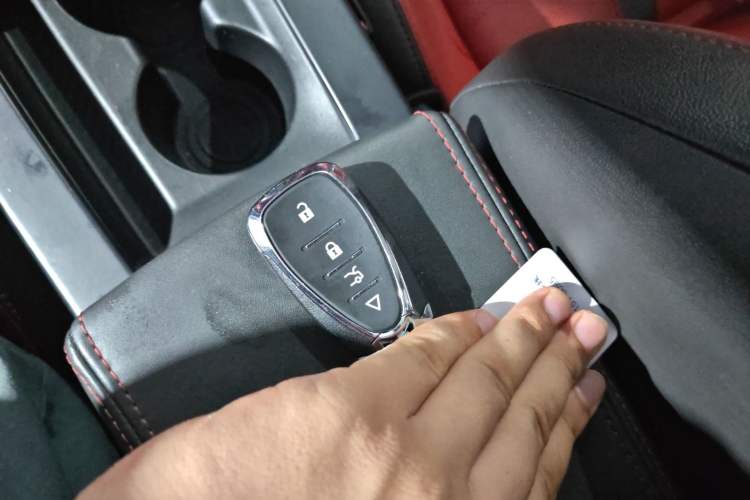 Used Dongfeng Aeolus Yixuan 2022 230T Automatic Adaptive-Beam Knight Edition
