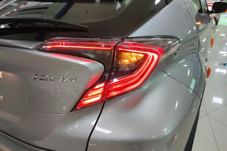 Used Toyota IZOA 2020 2.0L Yichi Version
