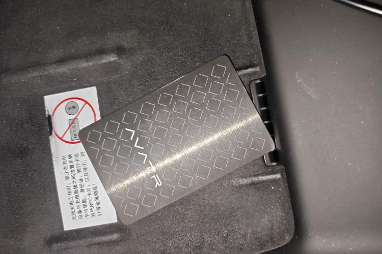 Used  11 2022 Long-Range Dual-Motor Luxury Edition 4 Seats
