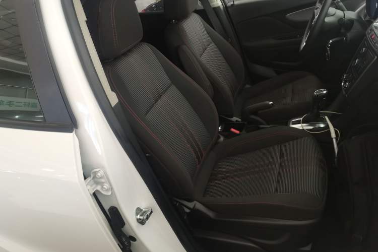 Used Buick Encore 2015 1.4T Automatic Two-Wheel Drive Urban Elite Version
