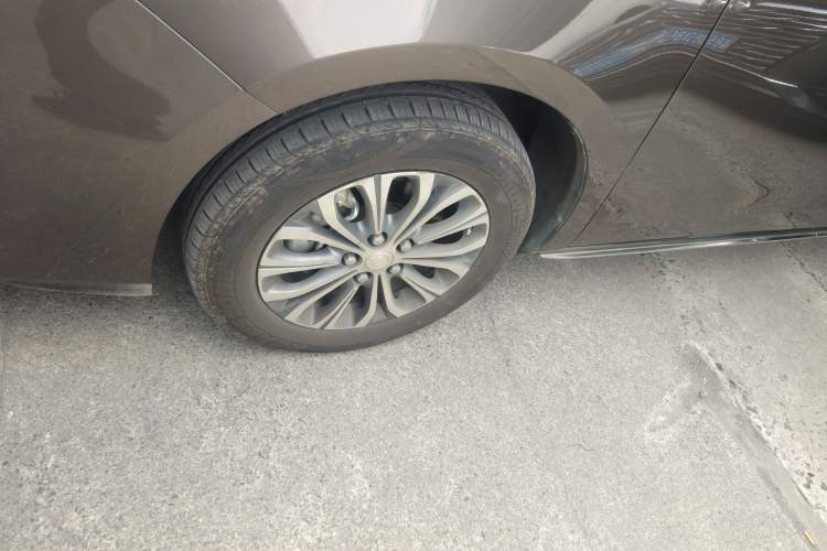 Used Buick GL8 2023 Facelifted Land Cruiser Executive Luxury Version
