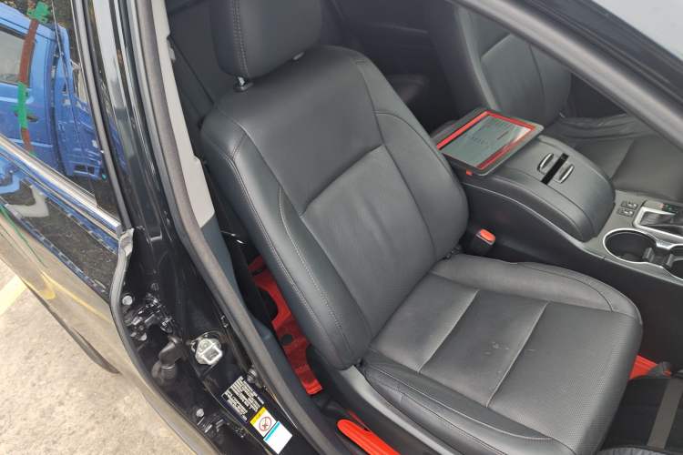 Used Toyota Highlander 2018 2.0T Four-Wheel Drive Luxury Edition 7 Seats China V Emission Standard
