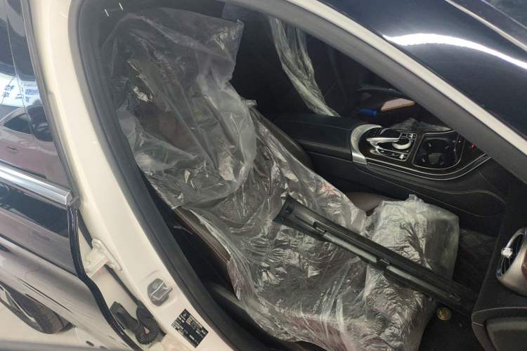 Used Mercedes-Benz GLC 2019 Facelift GLC 260 L 4MATIC Luxury Model
