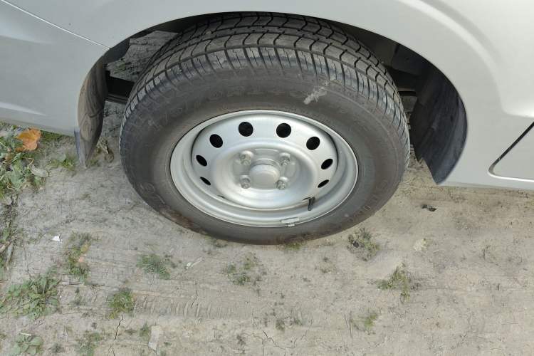 Used Wuling Hongguang V 2022 1.5L Jingqu Edition Enclosed-Window Vehicle with Electric Power Steering LAR
