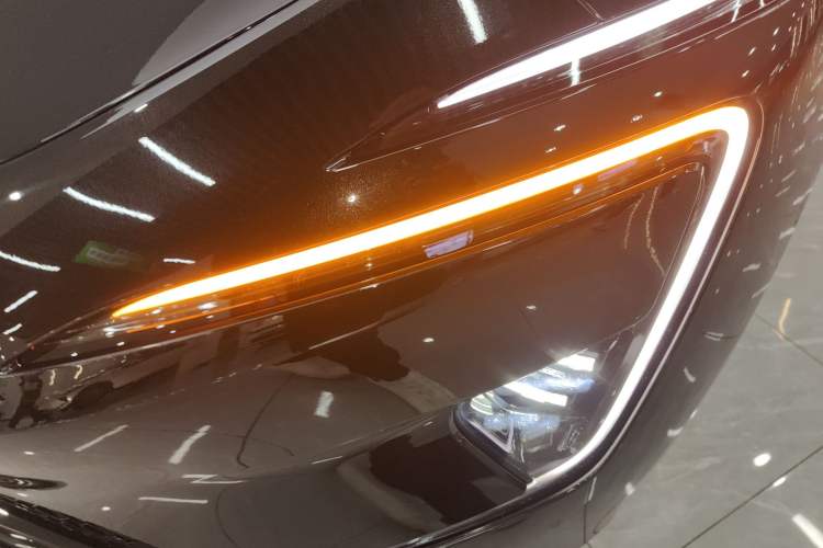 Used  12 2025 Ultra Extended-Range Edition
