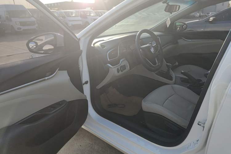 Used Buick GT 2018 15T Manual Elite Version China V Standard
