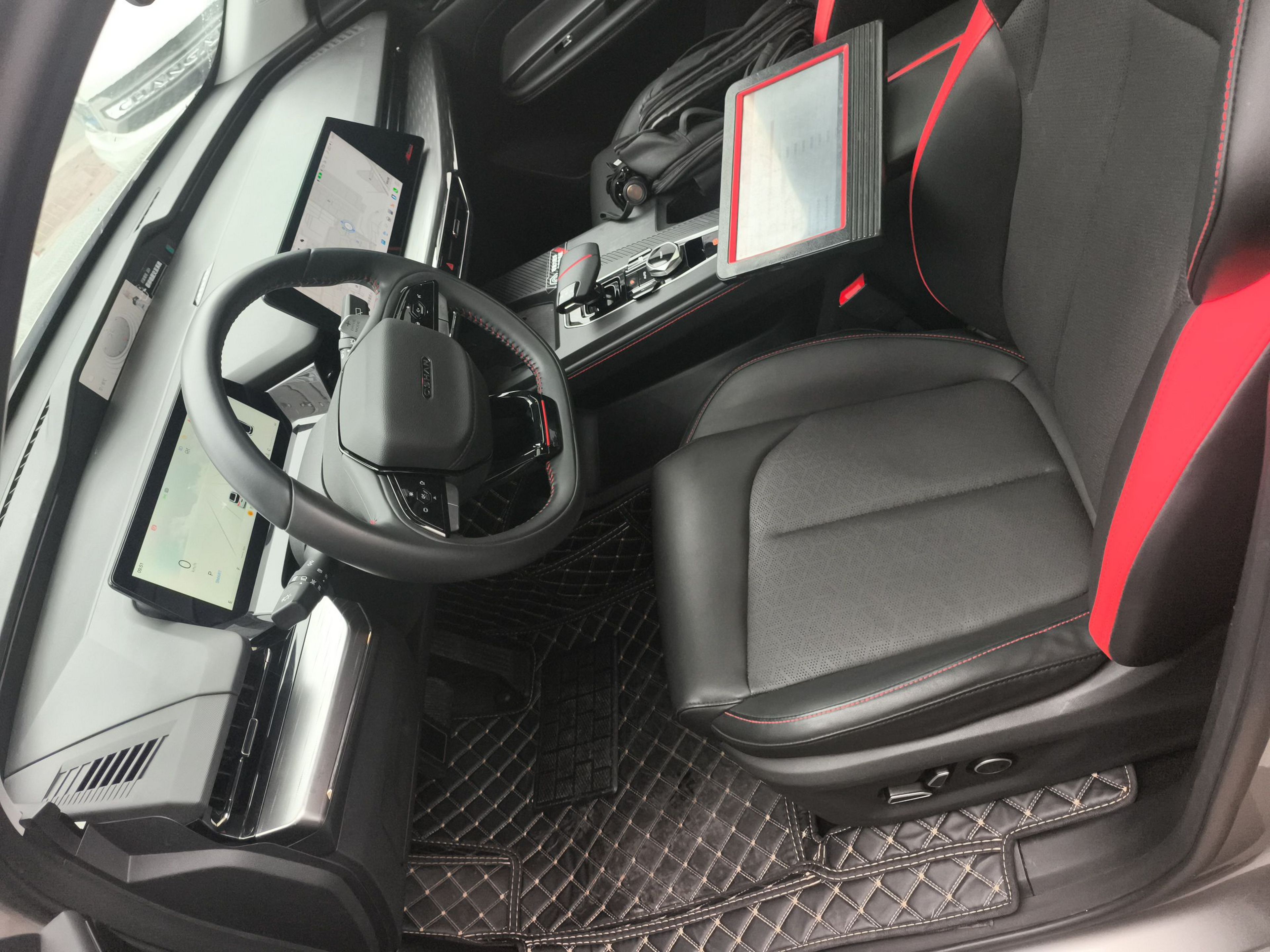 المقاعد الأمامية داخل السيارة