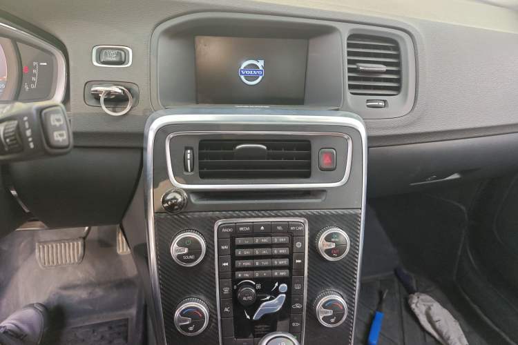 Used Volvo V60 2015 T5 Zhiya Edition