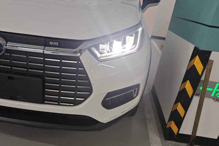 Used BYD Yuan New Energy 2019 EV535 Smart Connect Trendsetting Model
