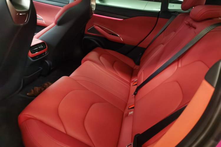 Used  SU7 2024 Rear-Drive Ultra-Long Range Advanced Pro-Level Intelligent Driving Version