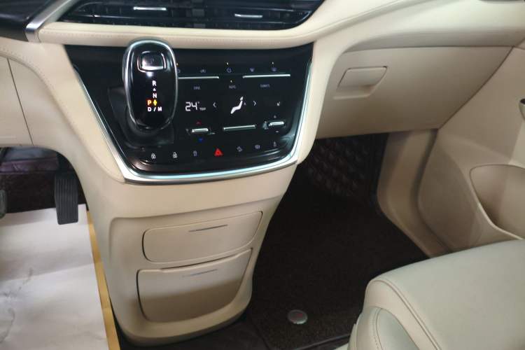 Used Buick GL8 2022 ES Landtrek 653T Luxury Edition
