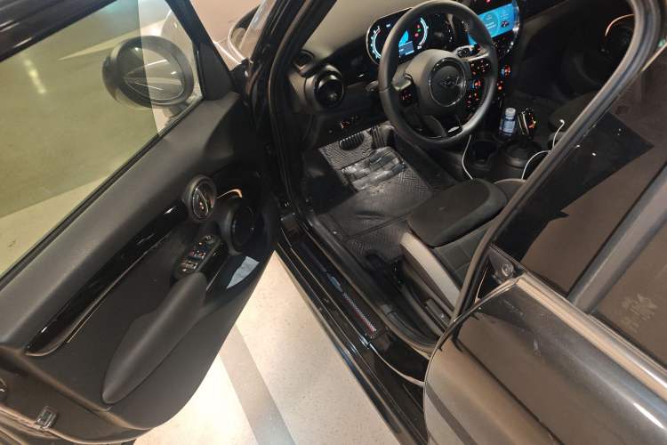 Used MINI MINI 2022 2.0T COOPER S Black Badge Special Edition Five-Door Model
