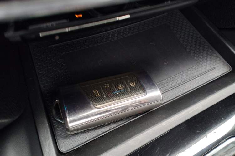 Used GAC Trumpchi GS8 2017 320T Two-Wheel Drive Luxury Smart Connectivity Version (7 Seats)
