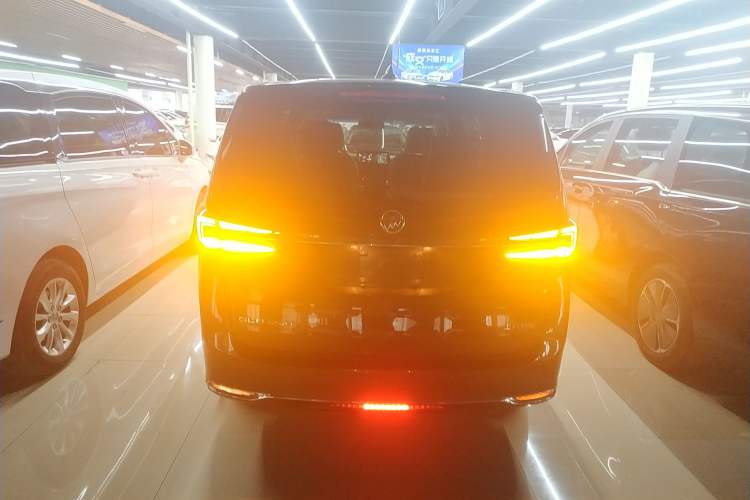 Used Buick GL8 2021 Land Cruiser Executive Class 652T Luxury Model
