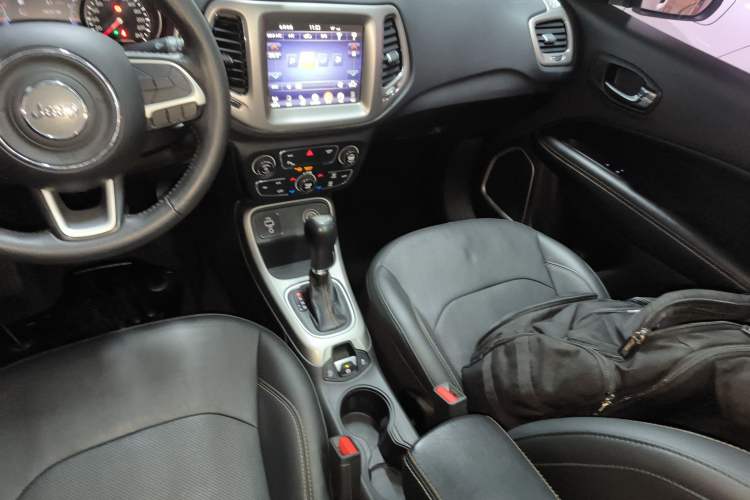 Used  Compass 2017 200T Automatic Family Edition
