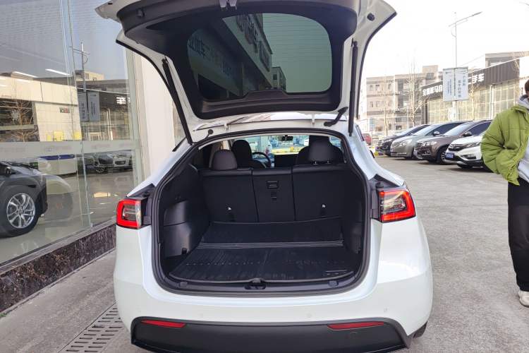 Used Tesla Model Y 2023 Long-Range All-Wheel-Drive Version