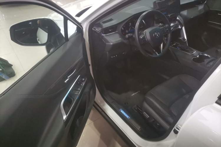 Used Toyota Venza 2023 2.0L CVT Two-Wheel Drive Prestige Version
