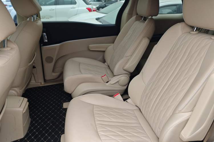 Used Buick GL8 2023 Facelifted Land Cruiser Executive Luxury Version
