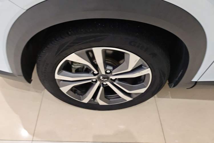 Used Wuling Asta 2022 2.0L DHT Electric-Speed Version
