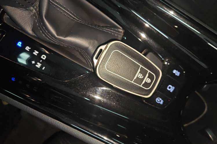 Used Toyota IZOA 2020 2.0L Yichi Version
