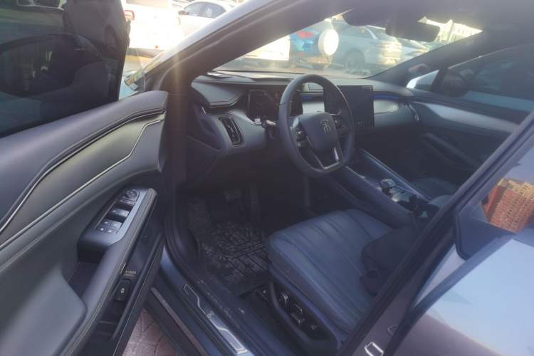 Used BYD Song L EV 2025 Intelligent Driving Version 662 km LiDAR Excellence Edition
