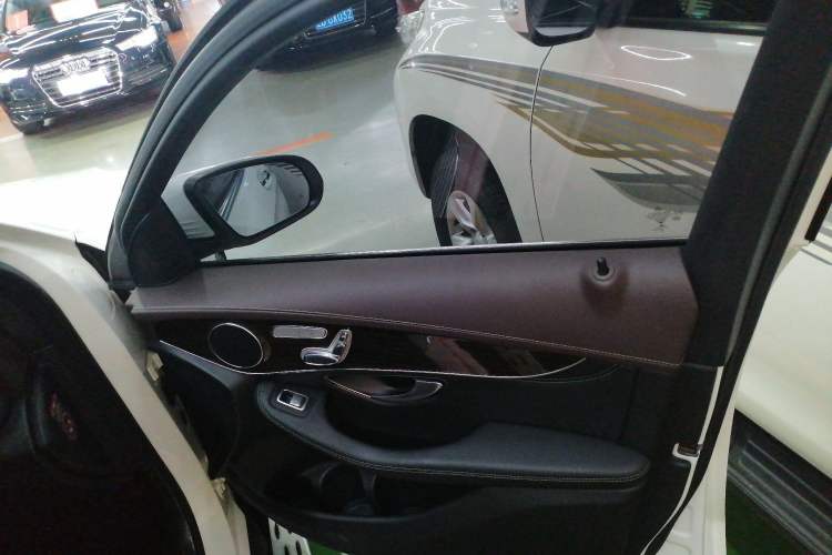 Used Mercedes-Benz GLC 2017 GLC 260 4MATIC Luxury Model