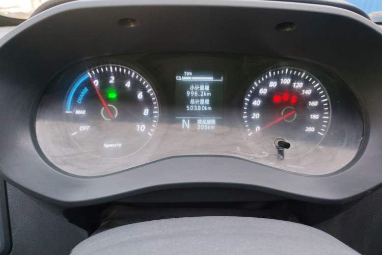 Used Wuling Yangguang 2024 300km Comfort-Grade Passenger Van 60kW
