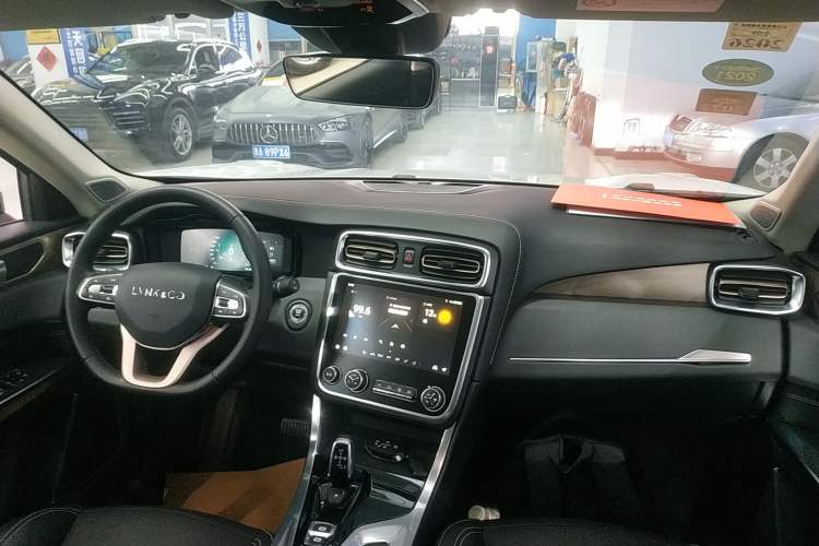 Used Lynk & Co 01 2017 2.0T Two-Wheel Drive Pro Edition
