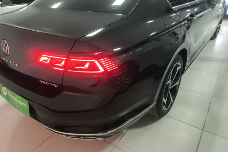 Used Volkswagen Magotan 2023 2 Million Units Limited Edition 330TSI DSG Leading Version
