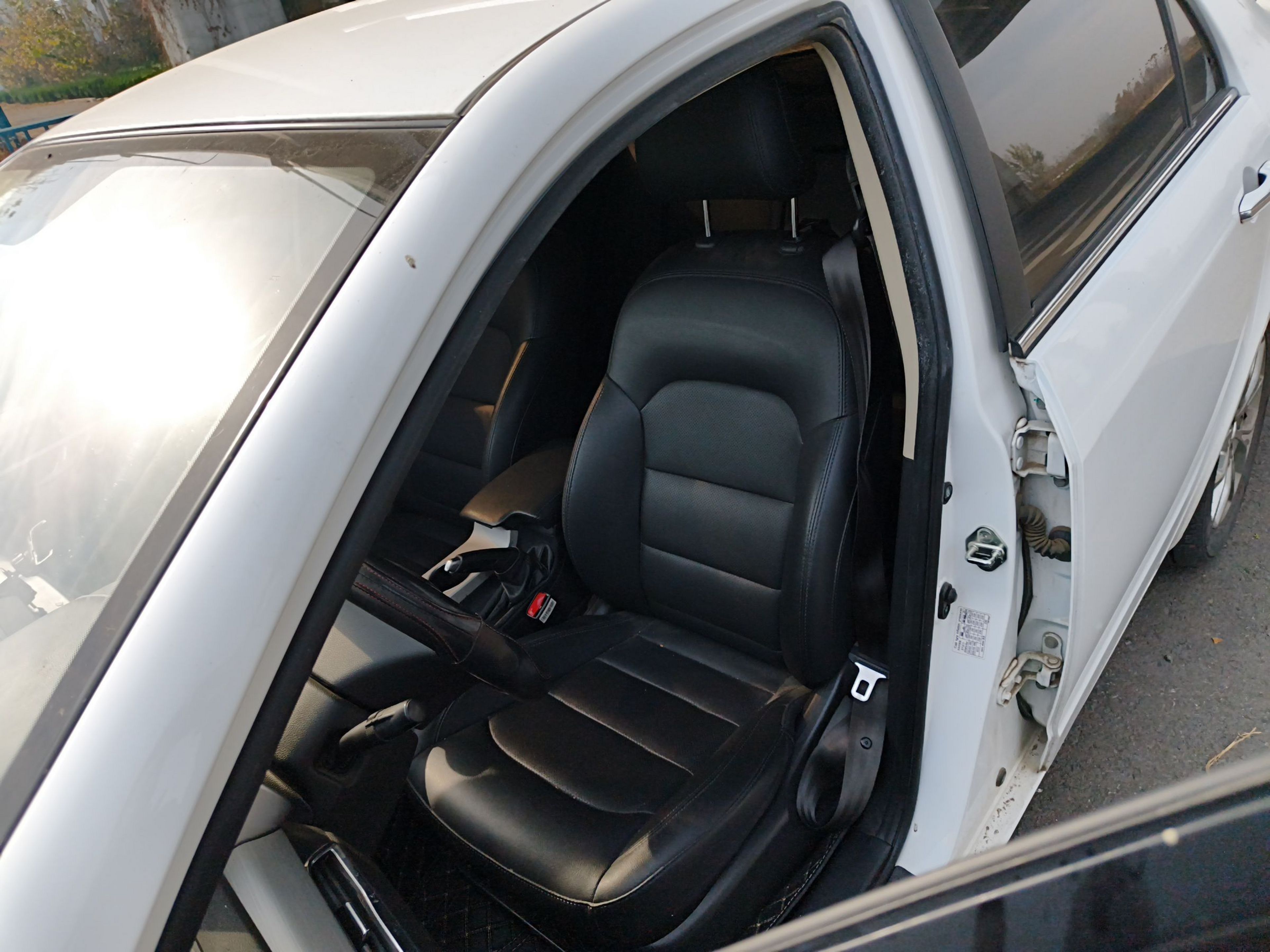 Переднее сиденье в автомобиле