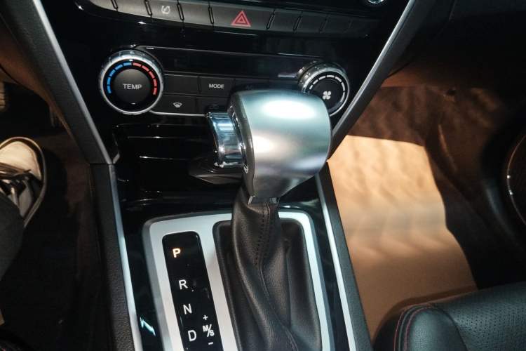 Used Leopaard CS10 2016 2.0T Automatic Luxury Version
