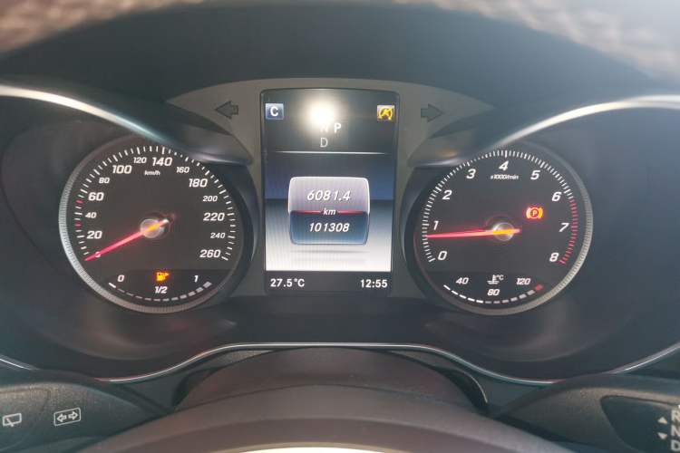 Used Mercedes-Benz GLC 2018 Facelift GLC 260 4MATIC Luxury Edition
