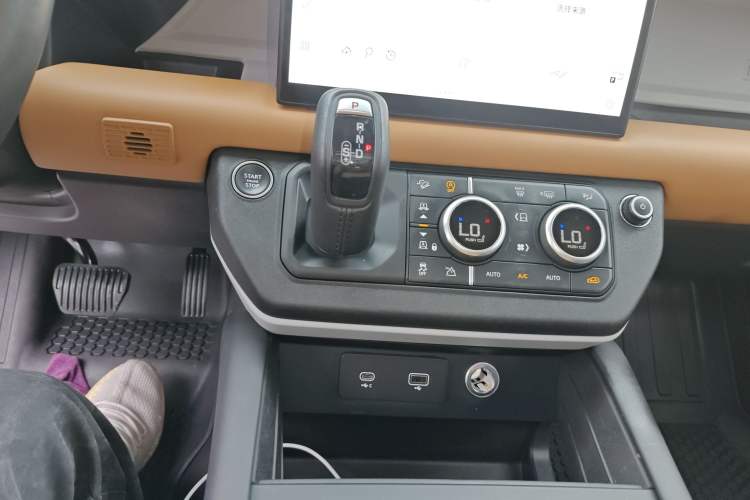 Used Land Rover Defender 2023 Facelift 110 3.0T P400 Dark Edition
