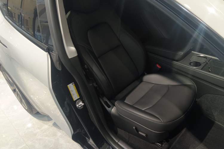 Used Tesla Model Y 2023 Rear-Wheel-Drive Version
