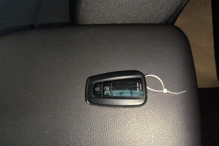 Used Toyota RAV4 2023 2.0L CVT Two-Wheel Drive Fashion Edition
