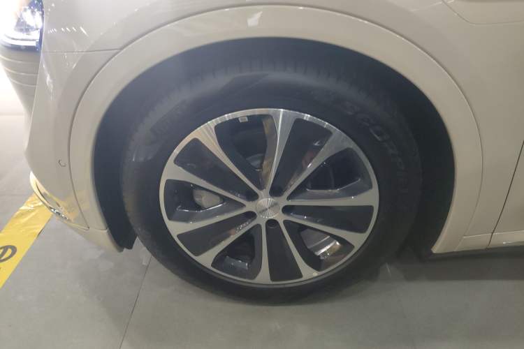 Used Hima Luxeed R7 2025 Range-Extended Version 251 km Max
