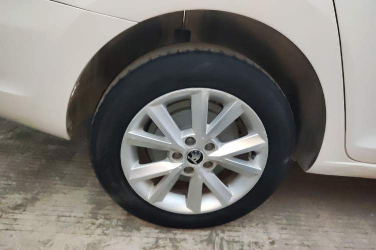 Used Skoda Rapid 2015 1.6L Manual Smart Selection Model
